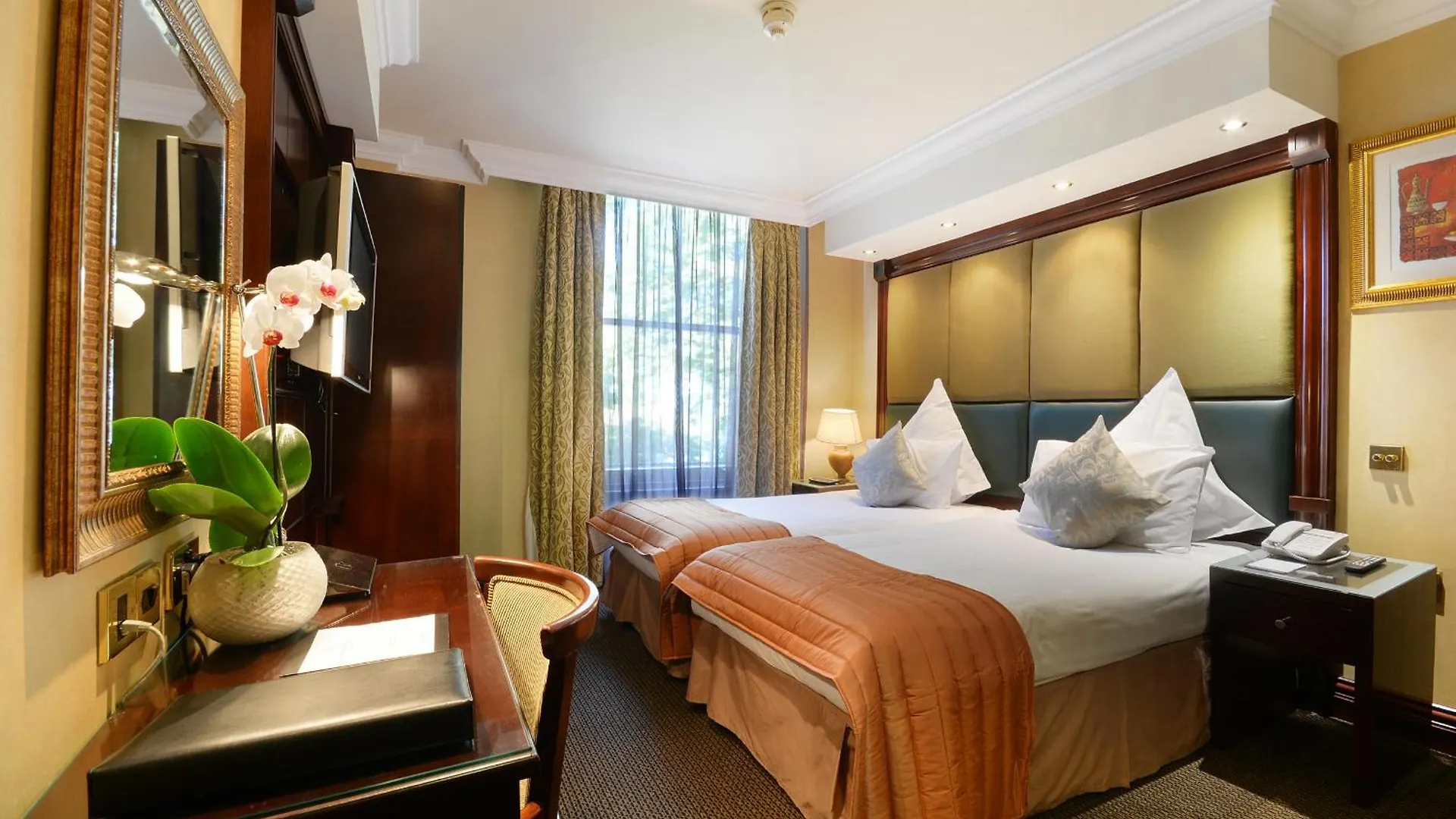 Staying Near Kensington Palace: 5 Boutique Hotels Compared